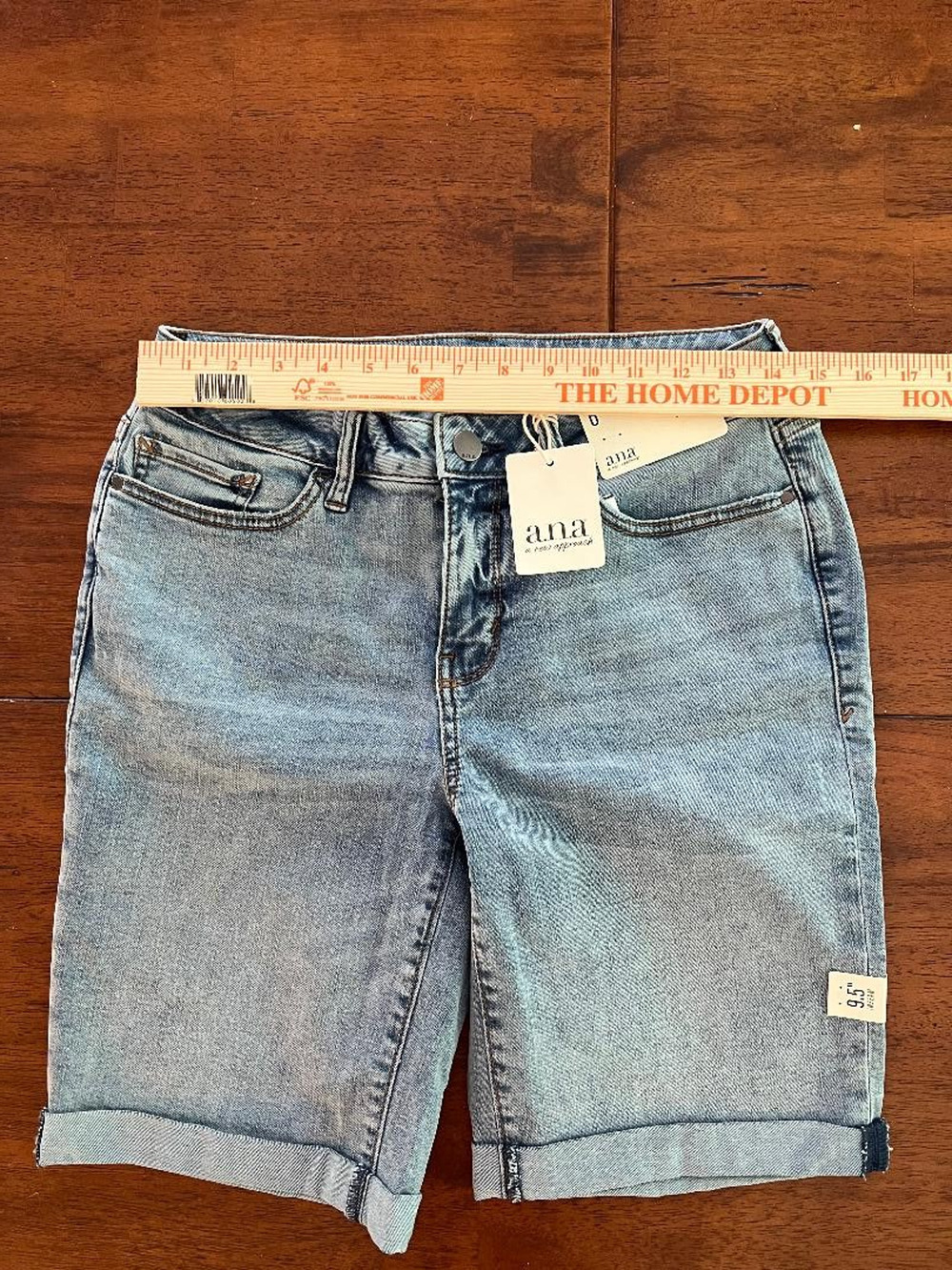 NWT Womens a.n.a Mid Rise Denim Bermuda Shorts, Size 6